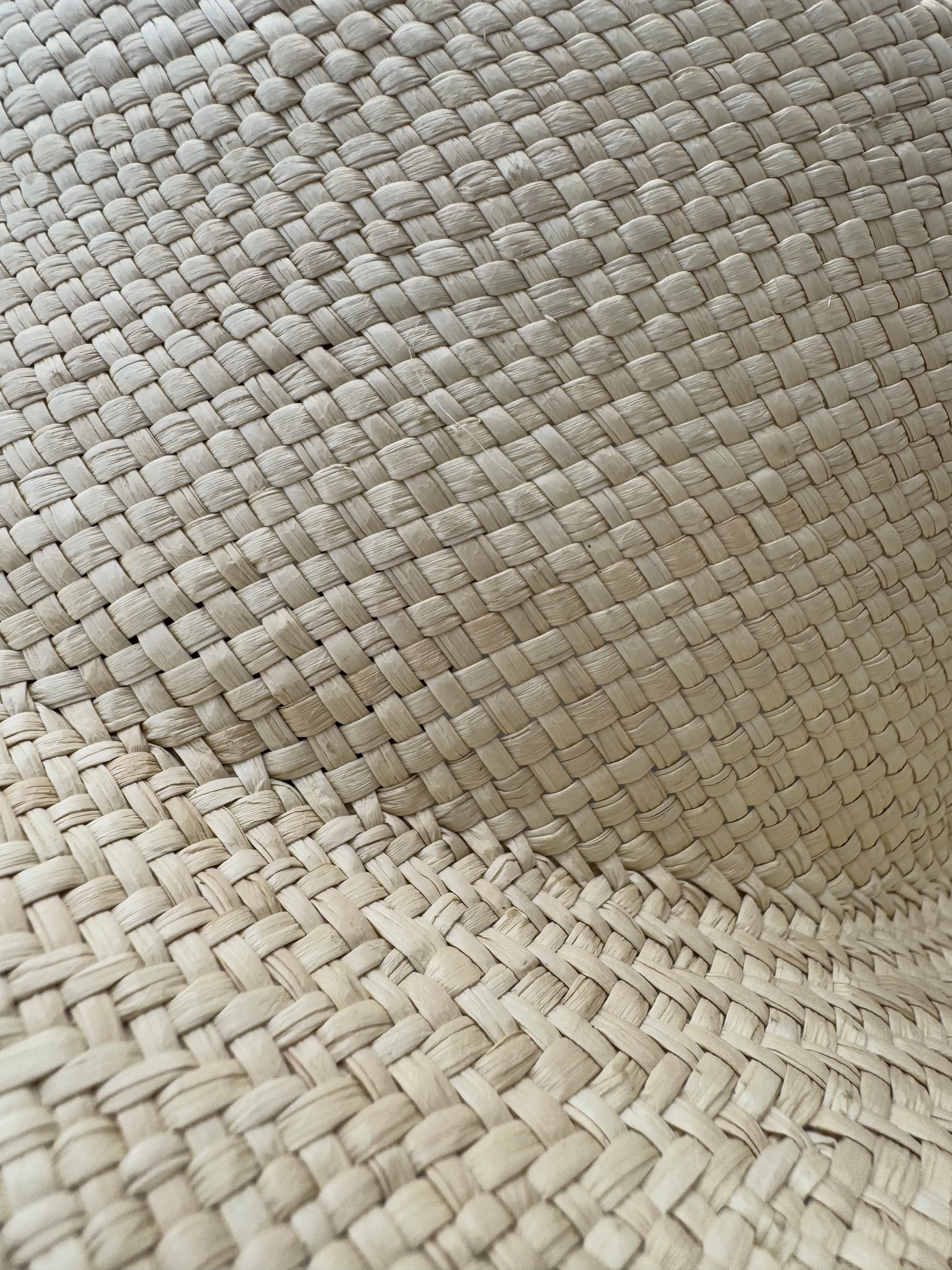 Etapa de Inspection and Pre-washing en el proceso de blichado de sombreros