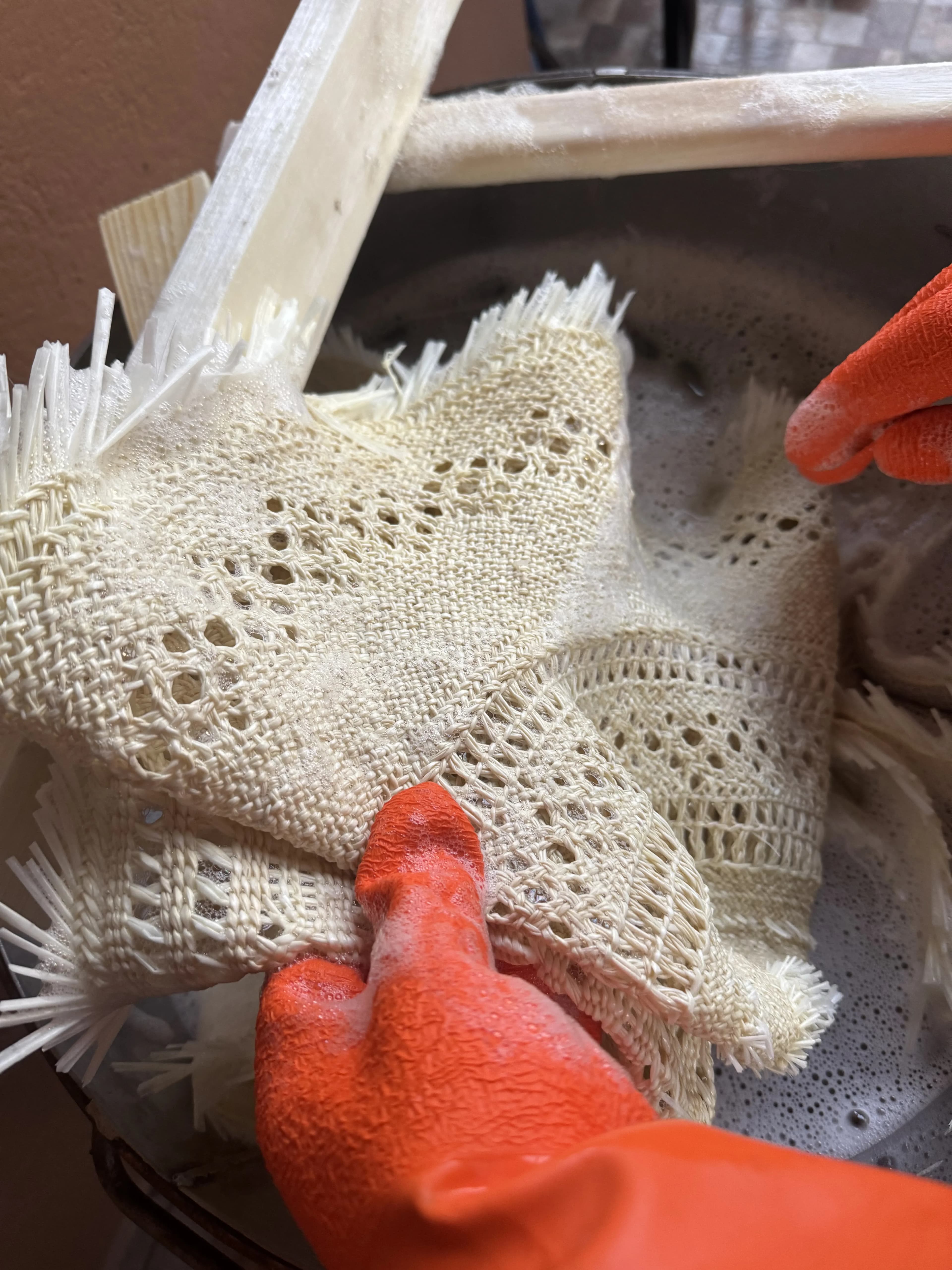 Etapa de Neutralization en el proceso de blichado de sombreros